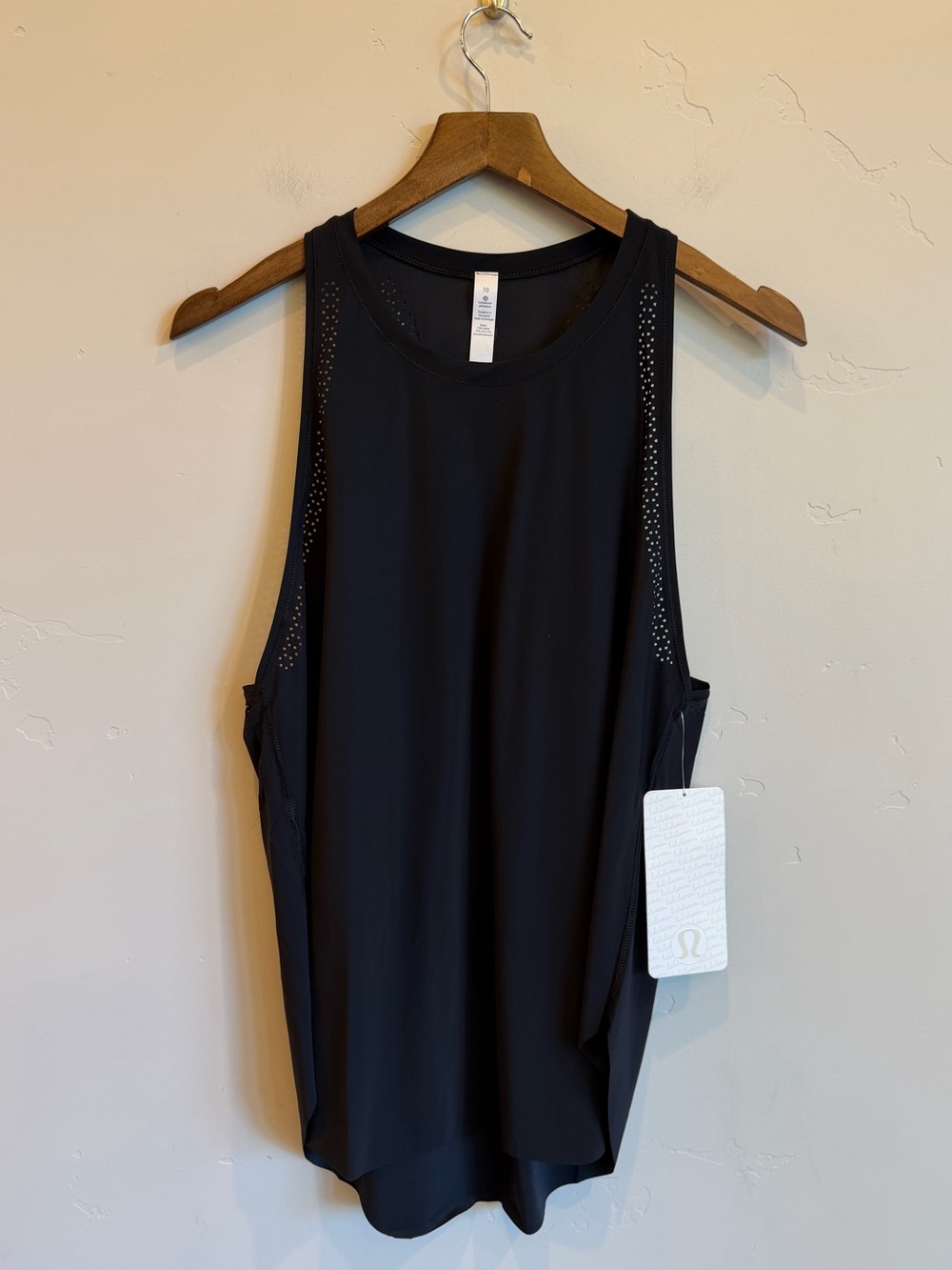 LULULEMON ATHLETICA Black Workout To Water Tank